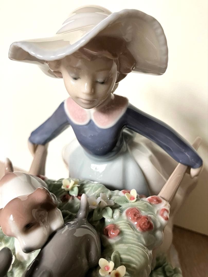 ⭐️新品⭐️リヤドロ 5460 乗せてあげる 犬 花 女の子 陶器 正規箱付