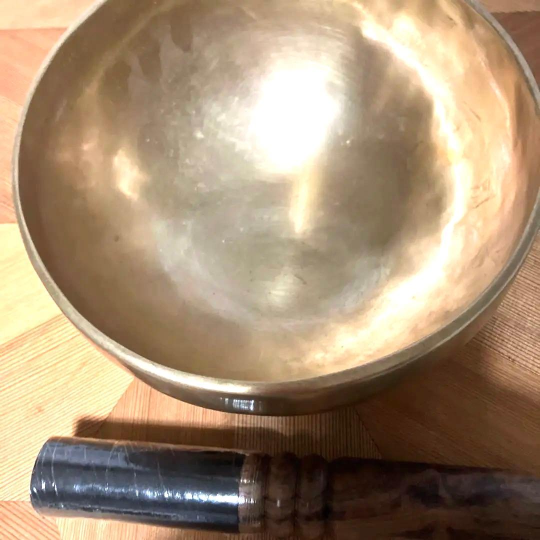 サンタラトナシャキア氏工房　ゴールドシンギングボウル　ほぼ未使用　　gold①