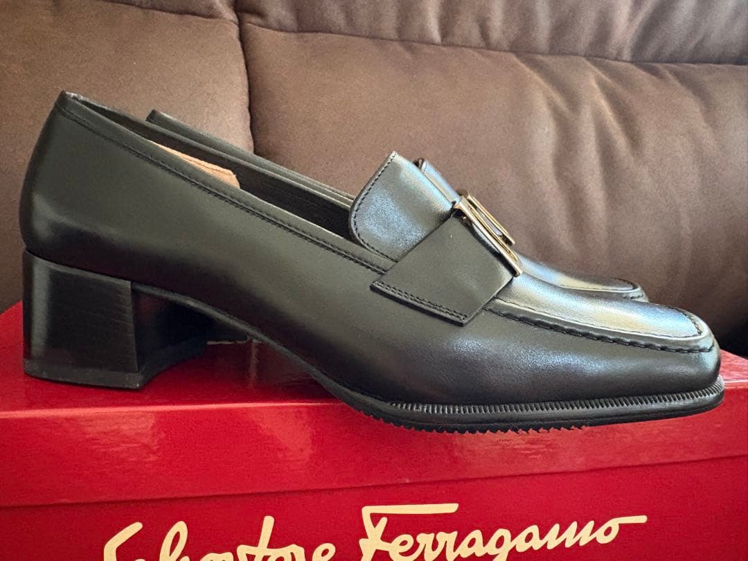 新品未使用　Salvatore Ferragamoヒール4cm ローファー