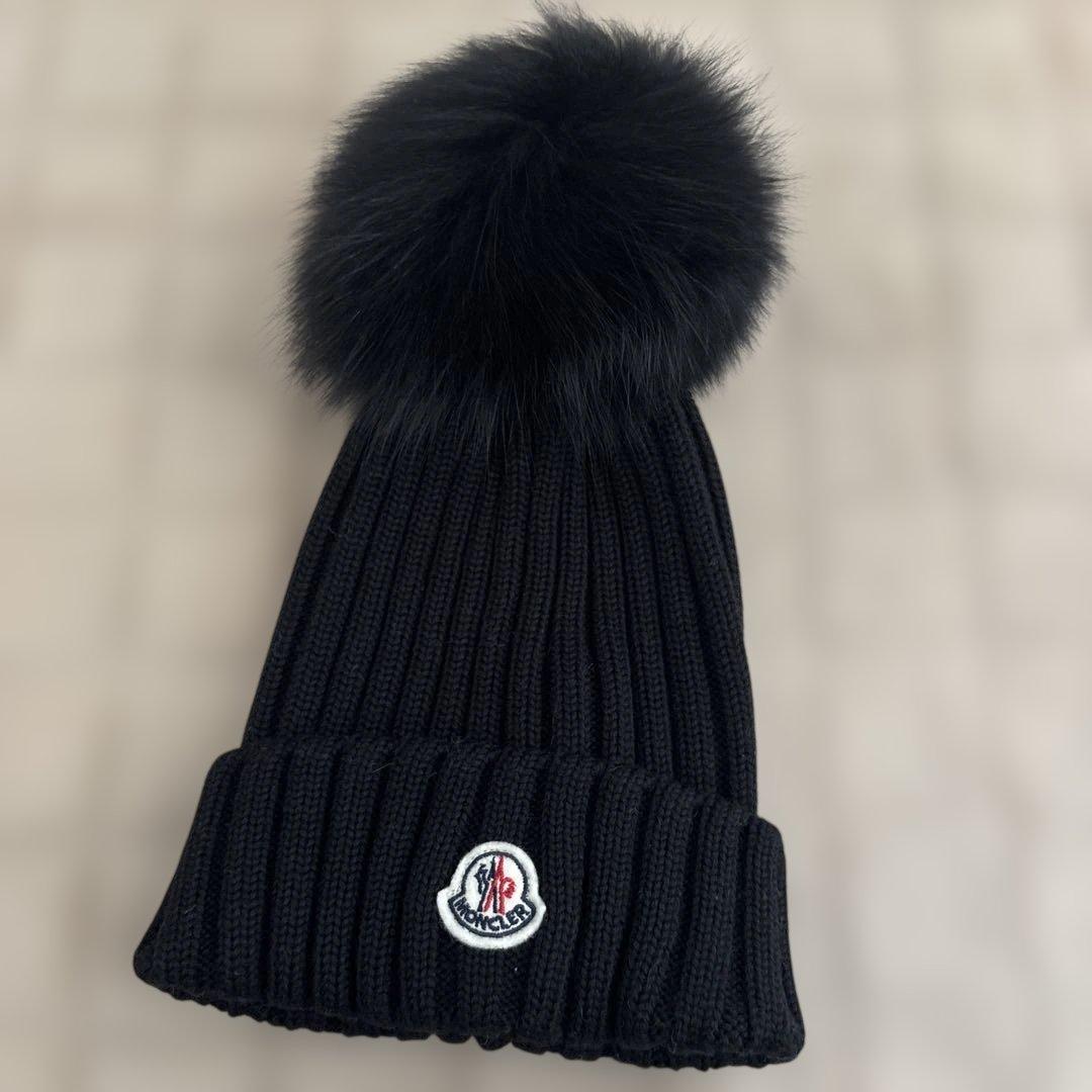 MONCLER ファー付きニット帽 黒