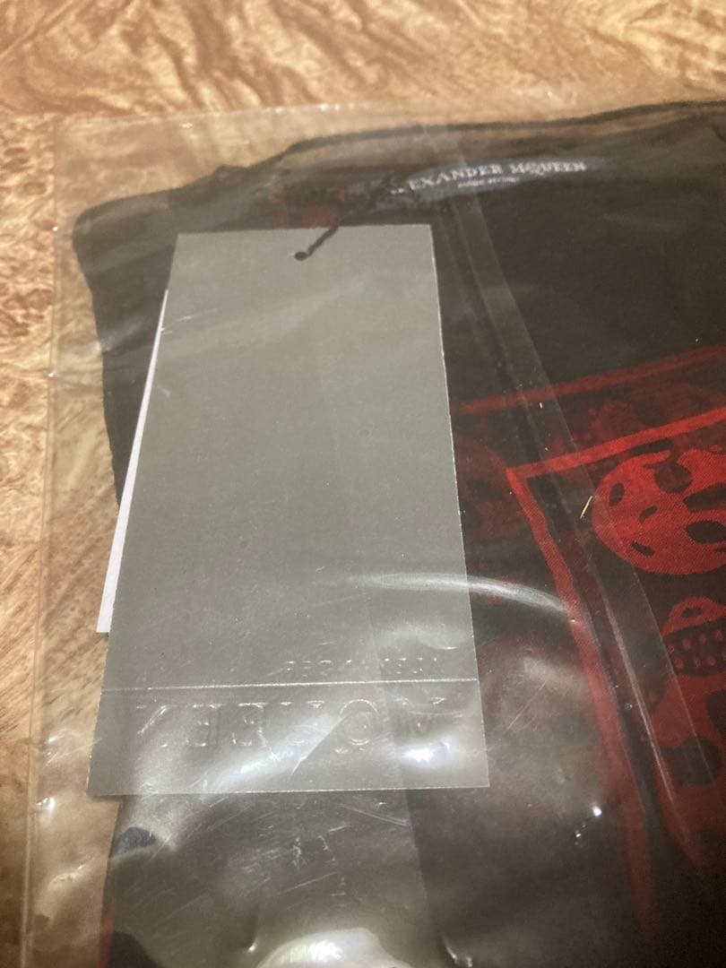 新品 アレキサンダーマックイーン スカーフ 黒×赤 YOSHIKI着同型同色