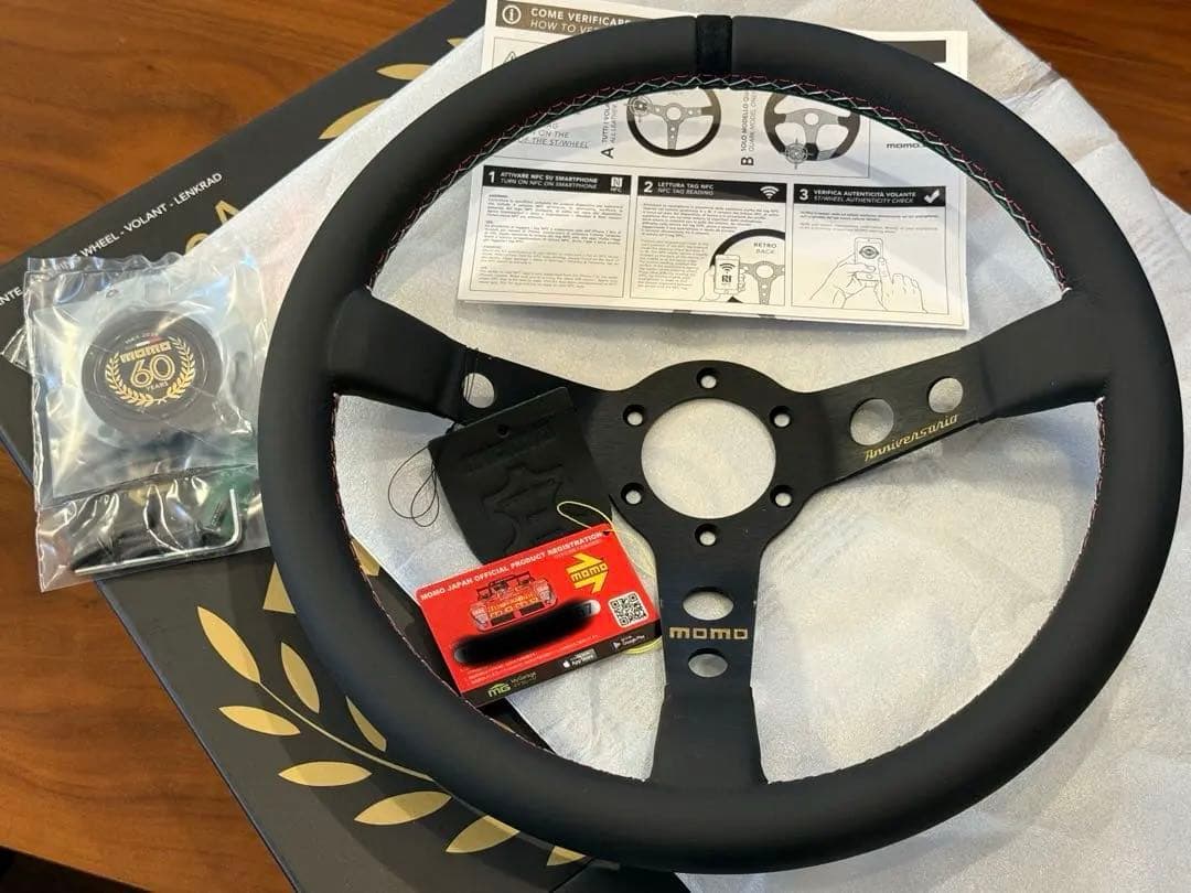 MOMO ステアリング 2024年 60周年記念モデル AM-01