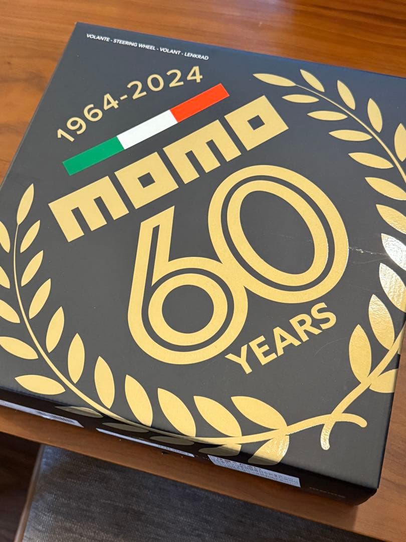 MOMO ステアリング 2024年 60周年記念モデル AM-01