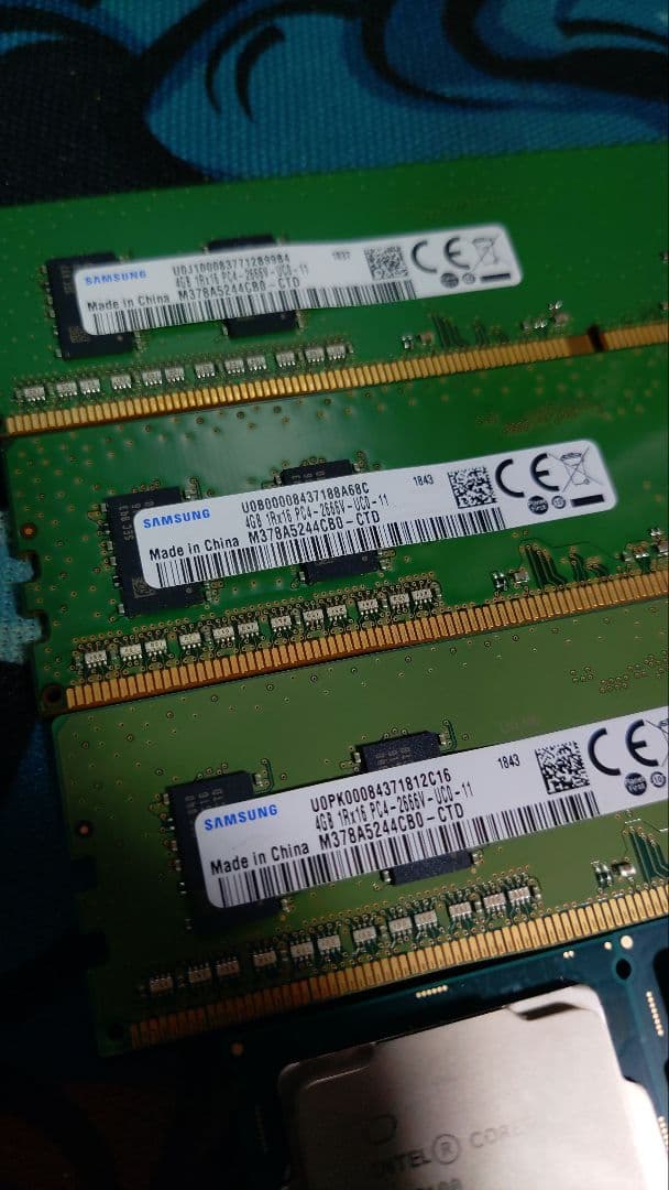 DDR4メモリ3枚、CPU3枚セット