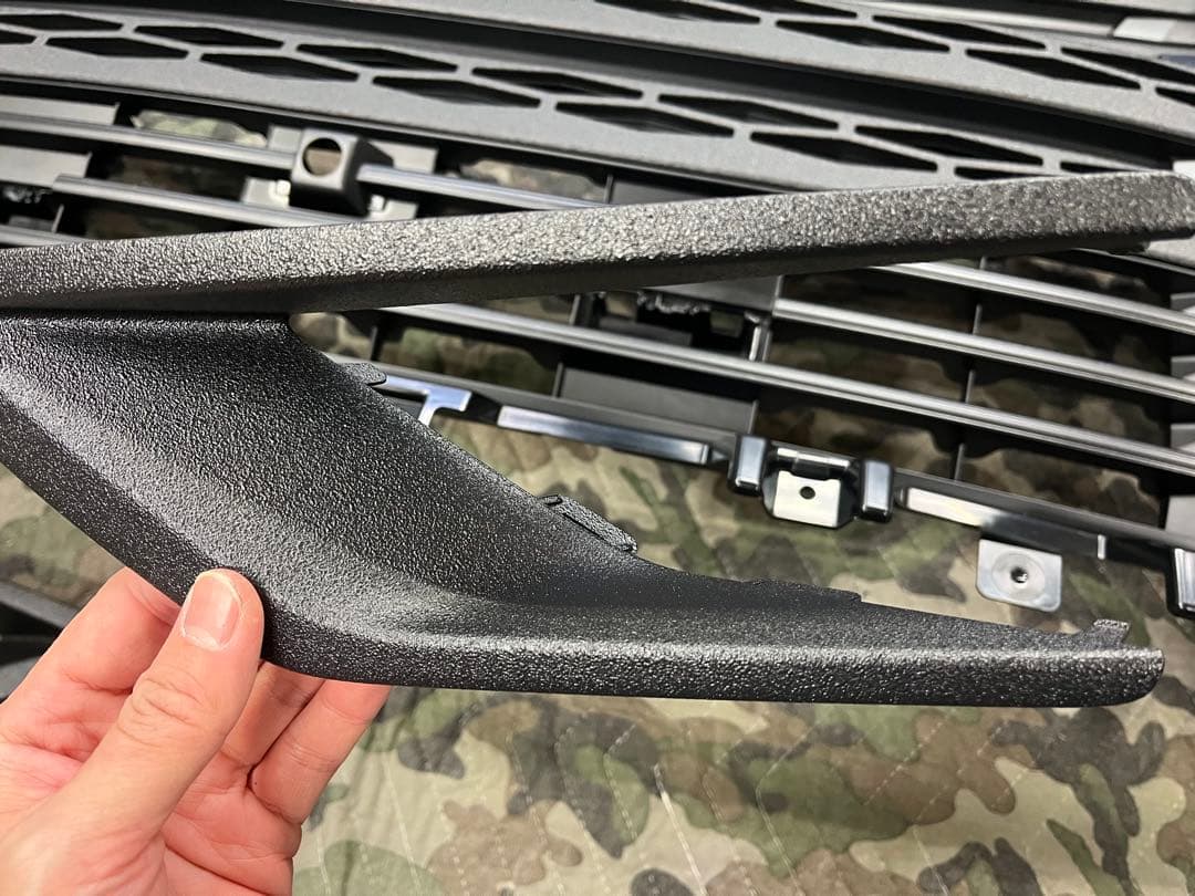 かあず新型デリカD5 後期　フロントグリル フォグベゼル　ラプター塗装