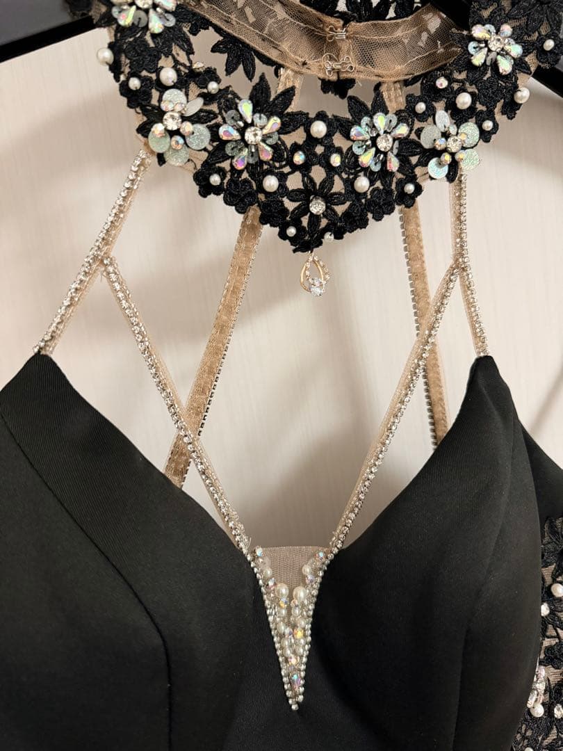 完売品 AngelR Mサイズ 刺繍 ホルターネック ミニドレス キャバドレス