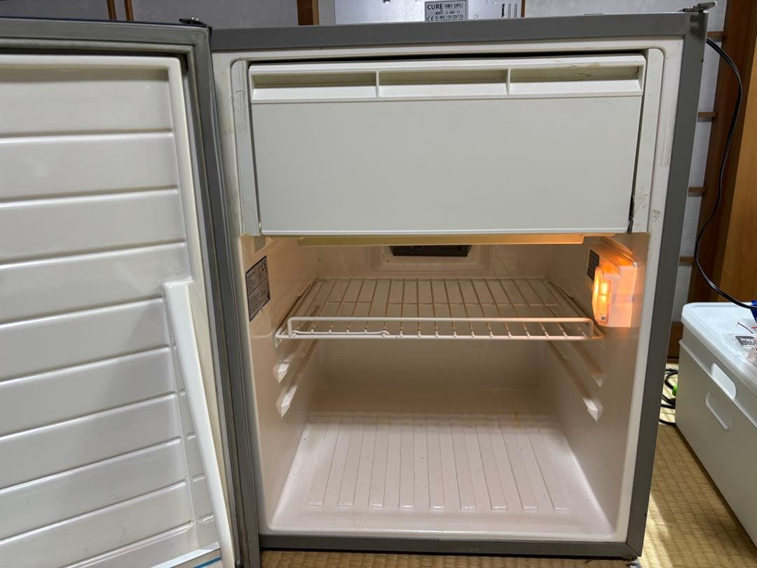 キャンピングカー冷蔵庫　65L