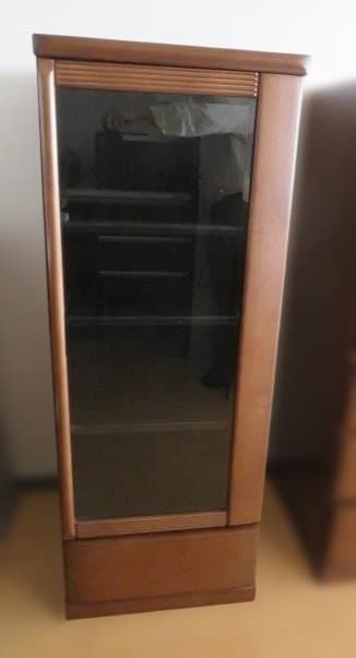 食器棚（左）カキウチ家具工業