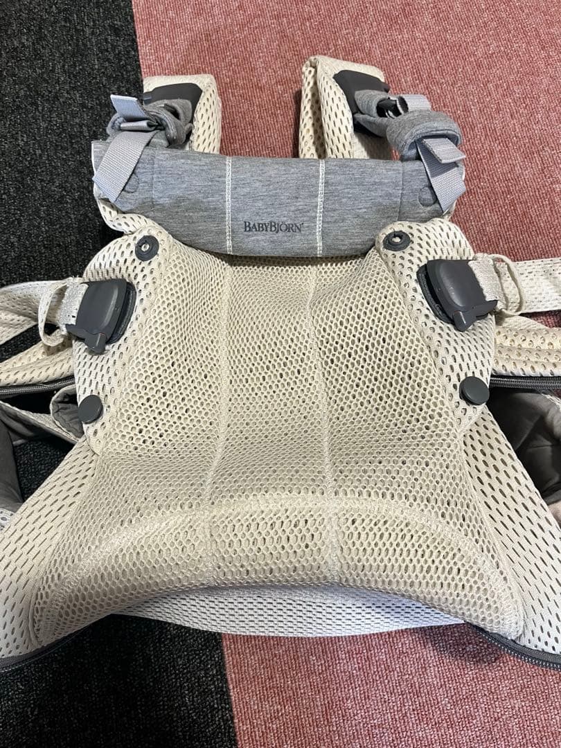 BABYBJÖRN harmony 抱っこ紐 クリーム メッシュ　よだれかけ付き