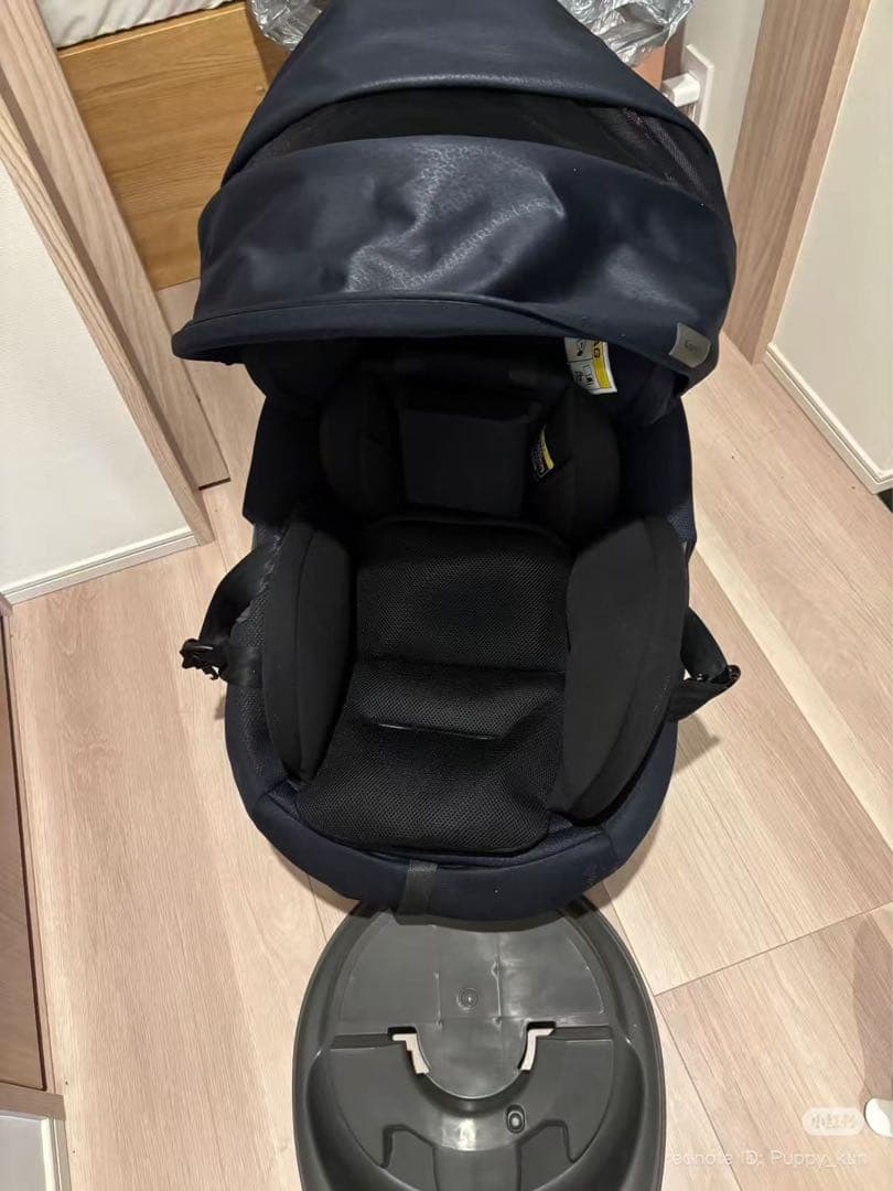 【美品、ベース付き】Combi チャイルドシート