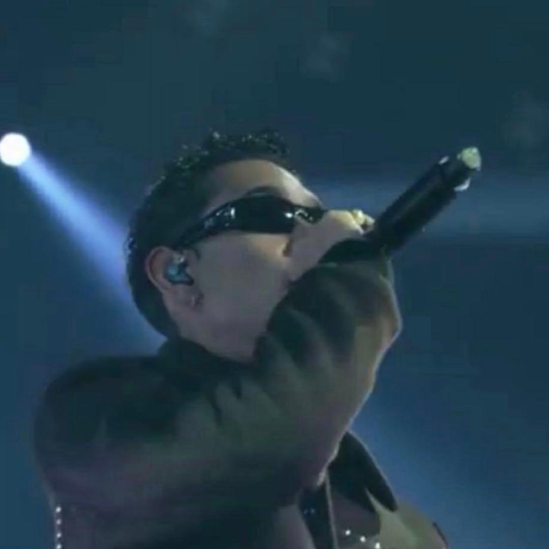 最終値下げhelix LOGO SUNGLASSES BLACK io着用