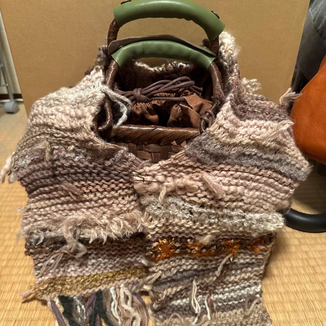 日曜日限定お値下げ✨️かごや くるみかごバッグ 柿渋染め巾着、冬用ストール2枚付き