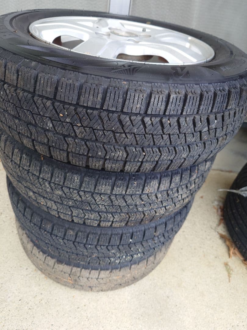 スタッドレスタイヤ ホイール4本セット　165/70R14 トヨタ　アクアなど①
