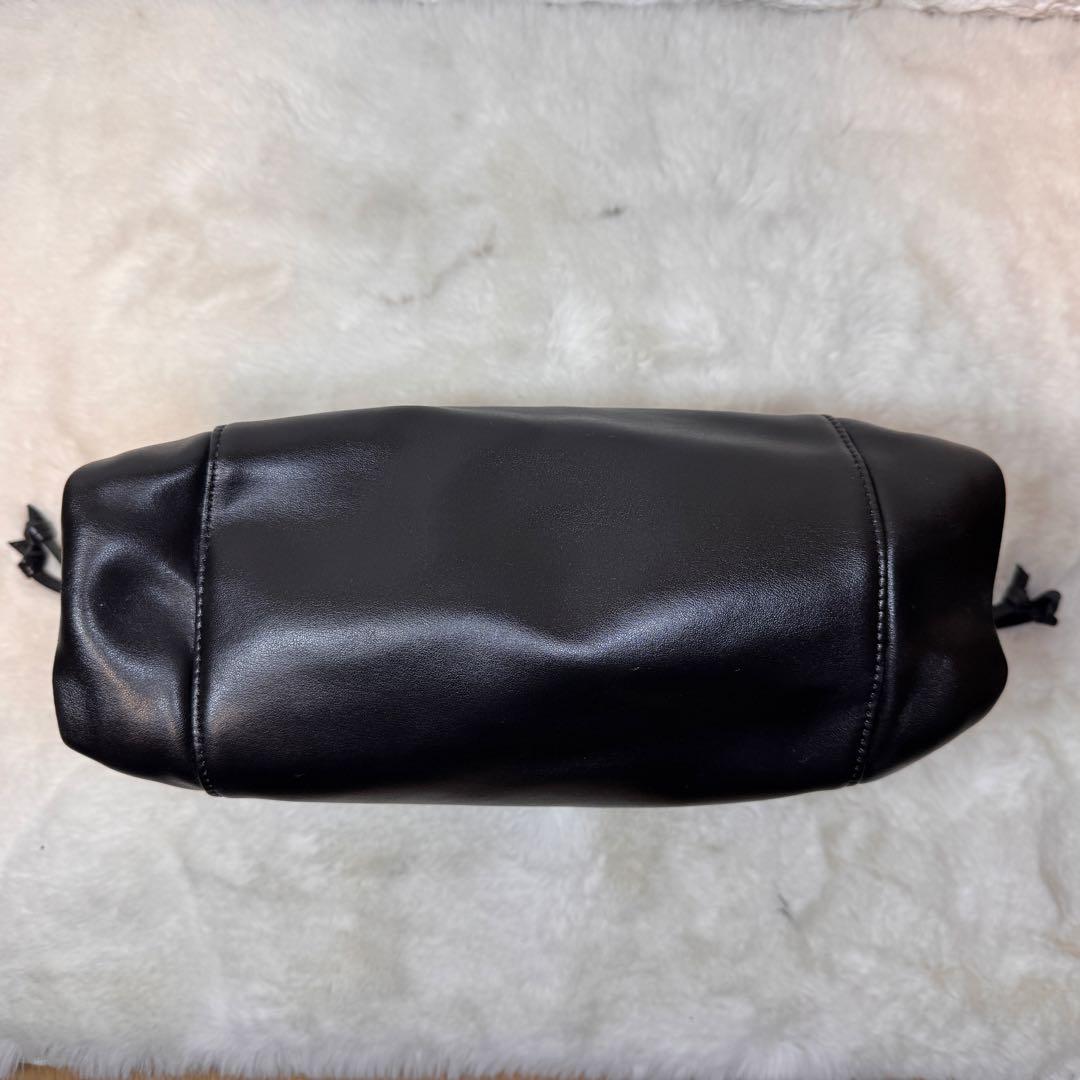 美品 LONGCHAMP 黒 レザーハンドバッグ シルバーボタン