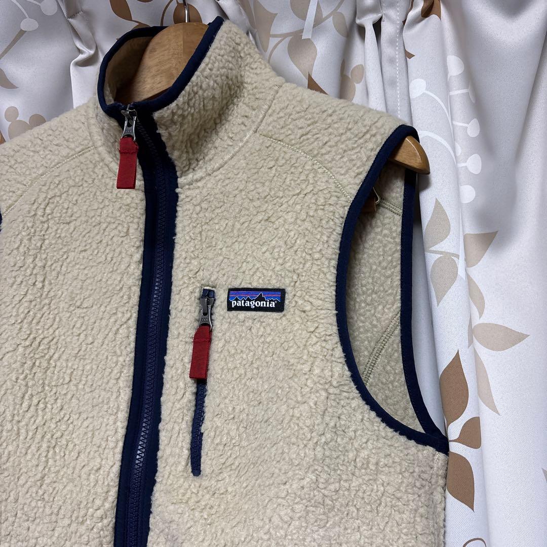 ✨美品✨パタゴニア　レトロ・パイル フリースベスト ベージュ 胸ロゴ　好配色