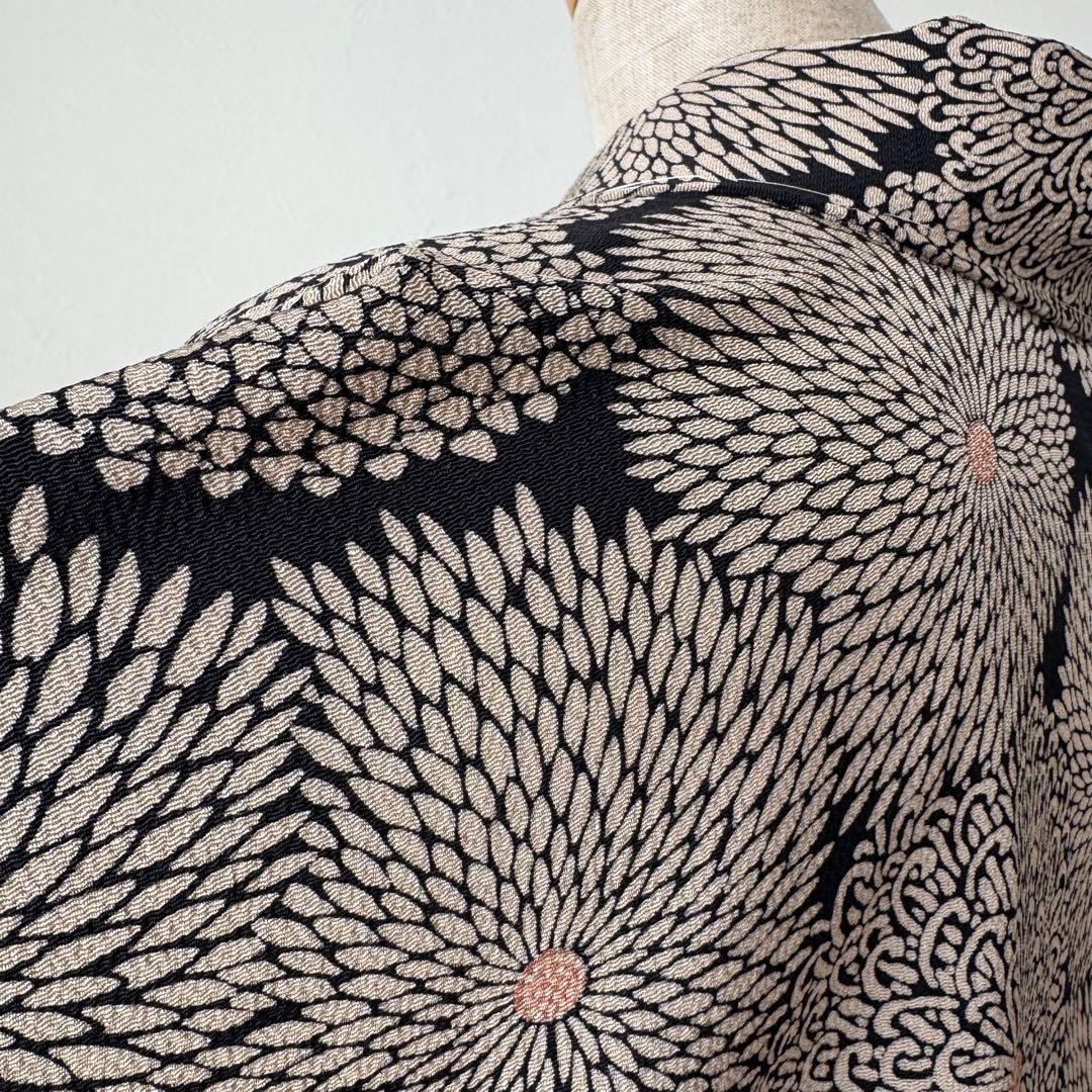 しつけ付き　正絹　小紋　和装　現代　着物　袷　165裄67 黒　縮緬　菊　トール