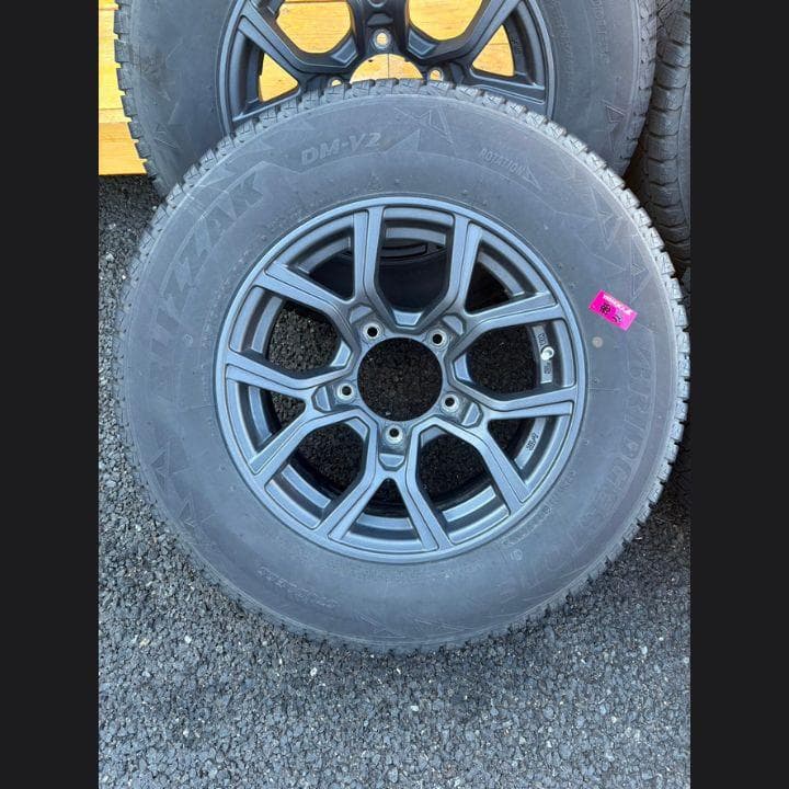 値下げ！送料込み！ジムニーシエラ　195/80R15　スタッドレスタイヤ