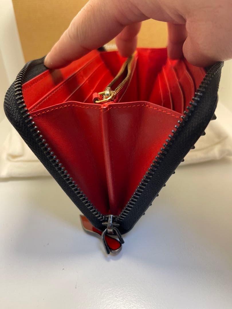 クリスチャンルブタン ラウンドファスナー長財布