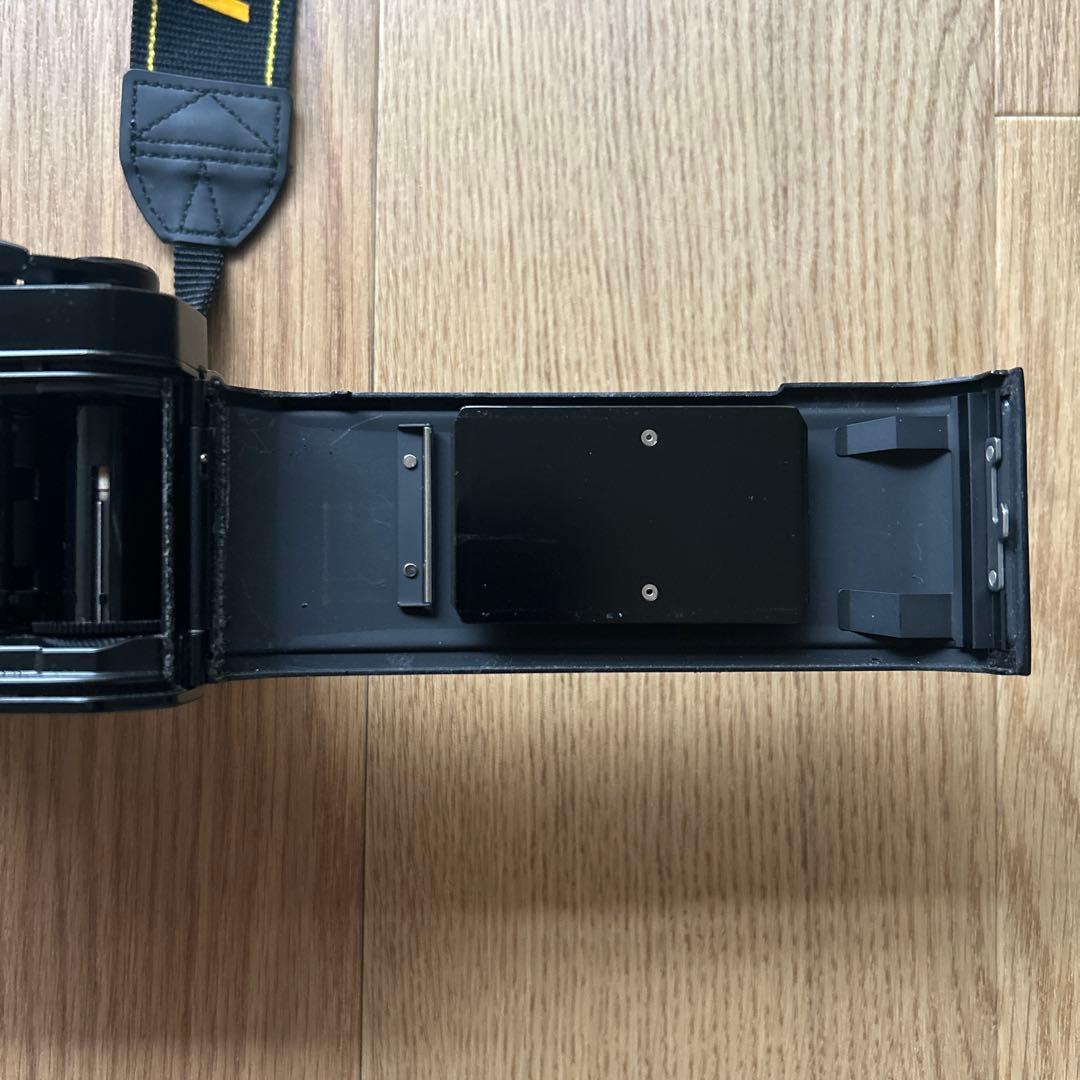 Nikon FE2 本体　レンズ、ベルト、取扱説明書付き***即購入可能