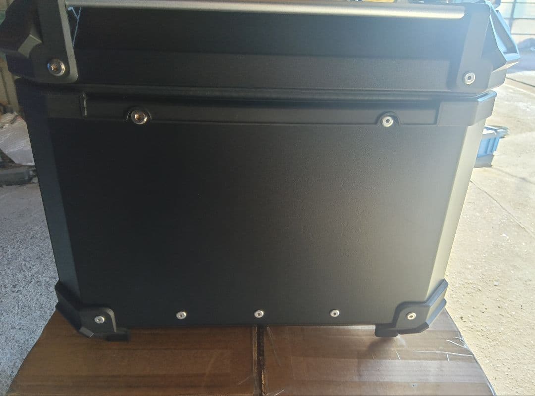 バイク用リアボックス55Lと取り付けプレート