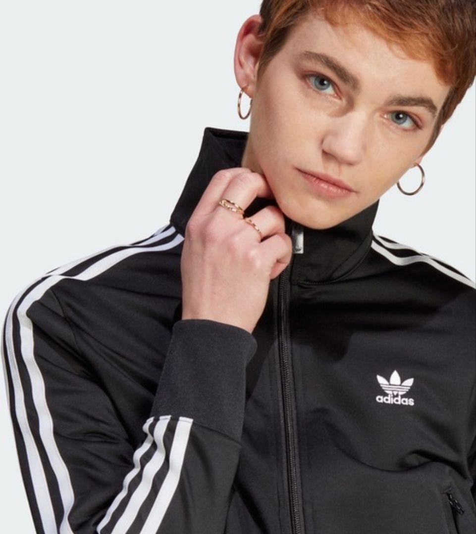 アディダス 黒 ファイヤーバード 襟高 トラックトップ ジャージ女性XL人気短丈