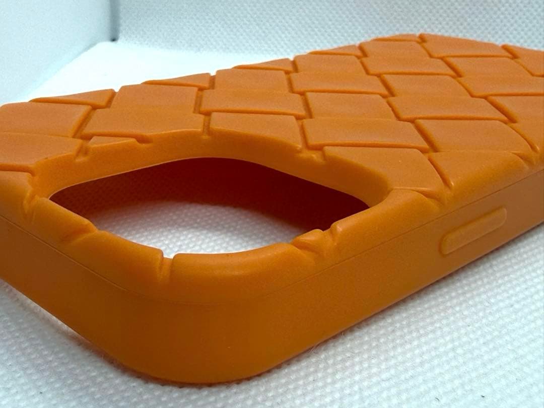 BOTTEGA VENETA ボッテガべネタ iPhone13pro ケース