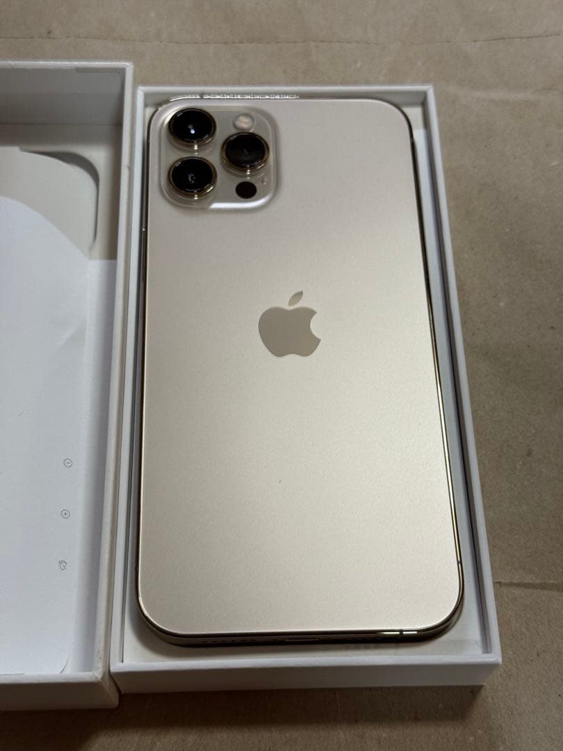 hugs！iPhone 12 pro max 純正バッテリー新品！