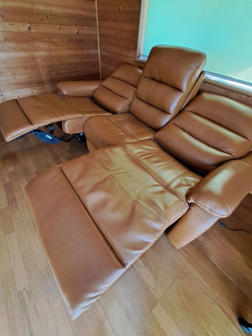 ゆりりん　ニトリ　電動リクライニングソファー3人用テーブル付き