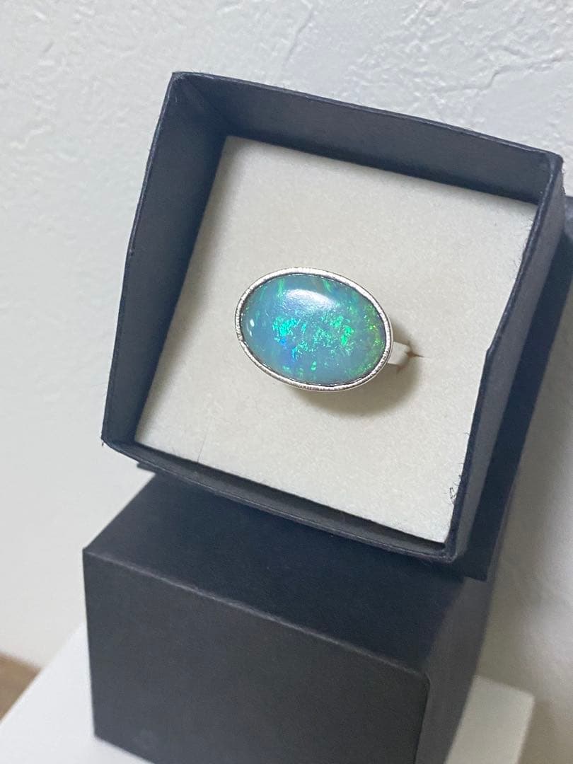 特大セミブラックオパールリング