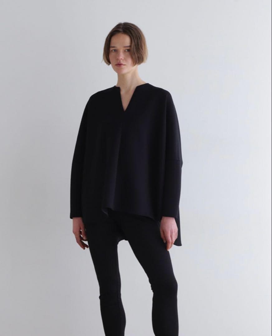 現行モデル✨ルフィル エアクッションカットソー キーネック トップス ブラック