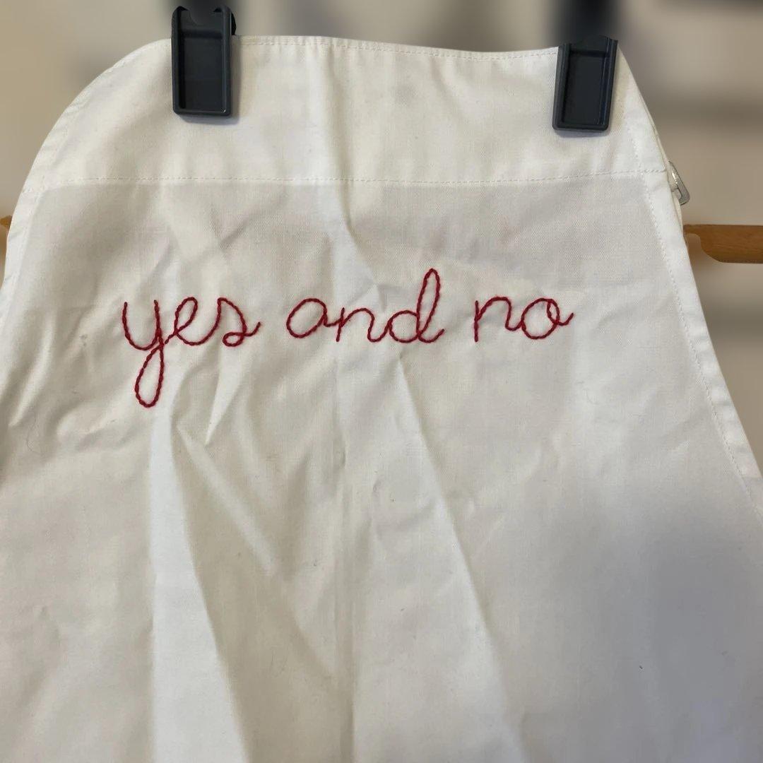 ノーレーズンサンドイッチ　エプロン　平野紗希子