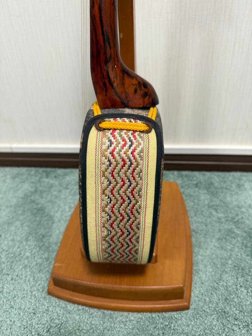 良き音色・良き見た目　沖縄三線　縞黒檀　真壁　人工皮　三線本体