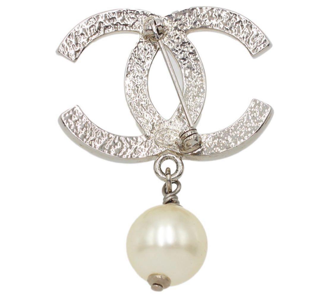 Q2366 超美品 シャネル ココマーク フェイクパール スイング ブローチ