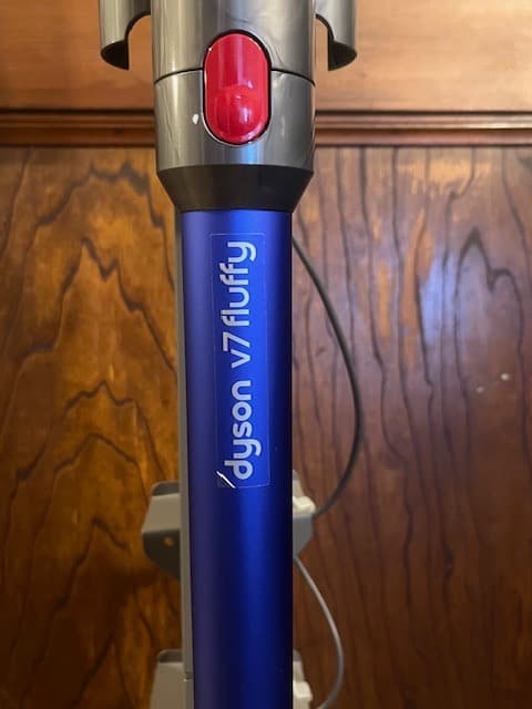 Dyson V7／コードレス掃除機 フルセット　スタンド付　訳あり　USED