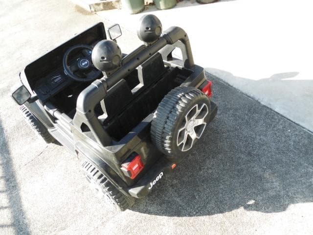 子供が乗れる電動ラジコンカー　＜Ｊｅｅｐ＞2人乗り可能　現役動作品