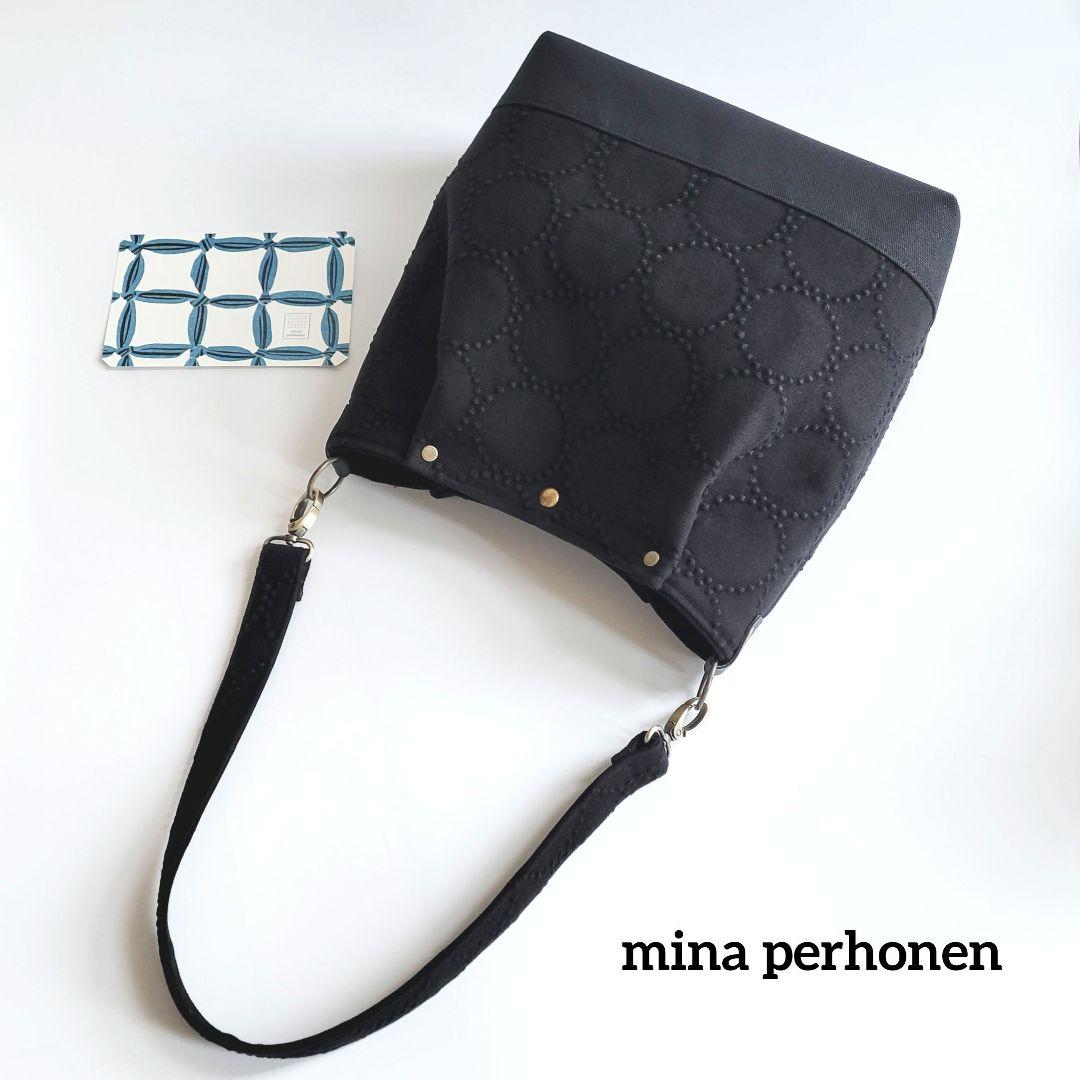 ミナペルホネン　大きめショルダーバック dopタンバリン(ブラック)