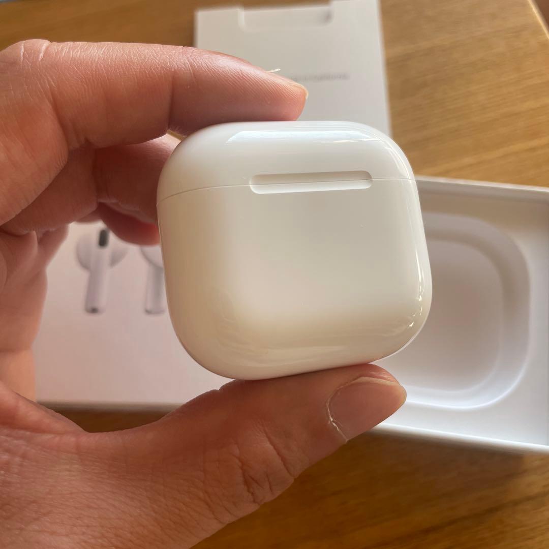 【新品同様】Apple AirPods4 本体 ノイズキャンセリング無し