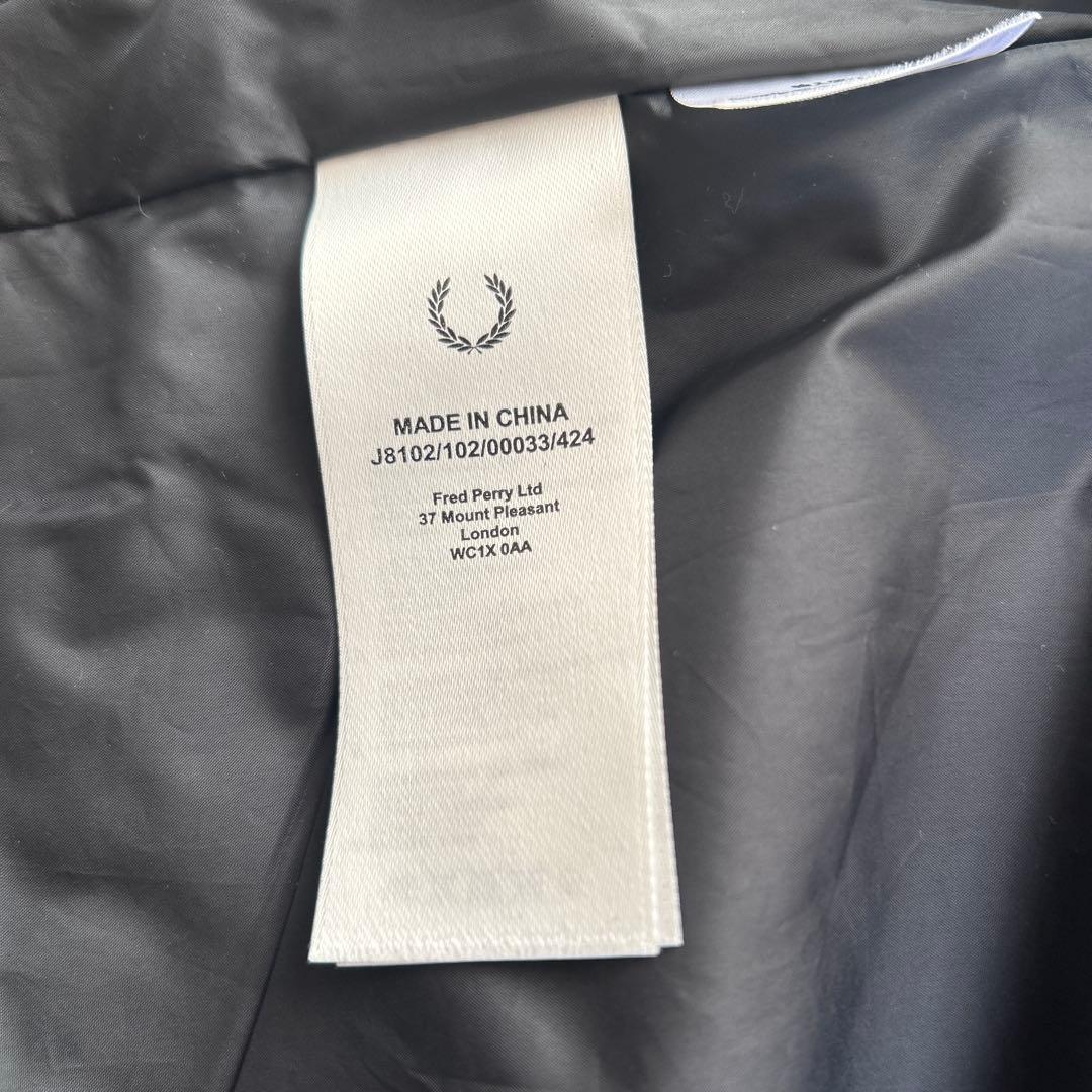 FREDPERRY ナイロンジャケット　黒　襟付き　アウター　ブラック