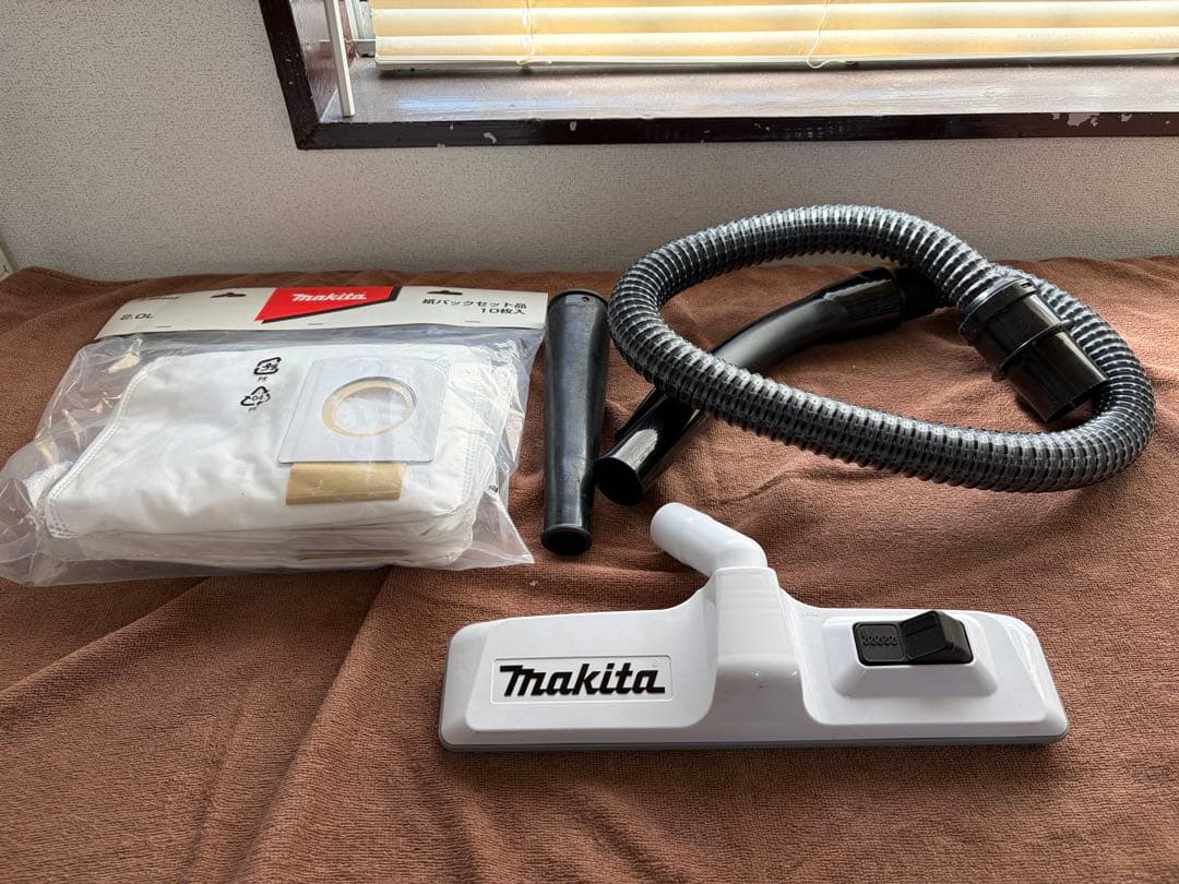 makita 充電式背負クリーナー　VC261D