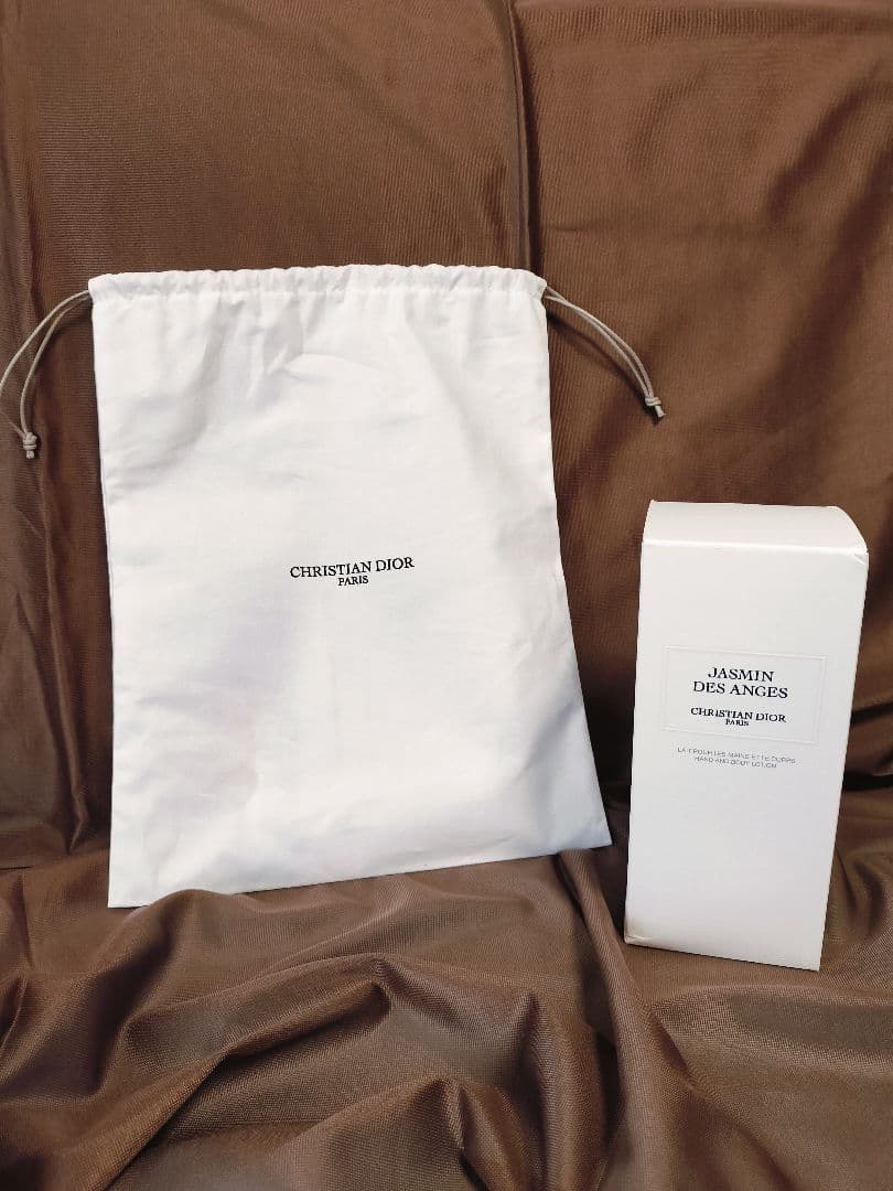 【新品】ディオール ハンド＆ボディローション•巾着袋付き　(更にオマケ付き）