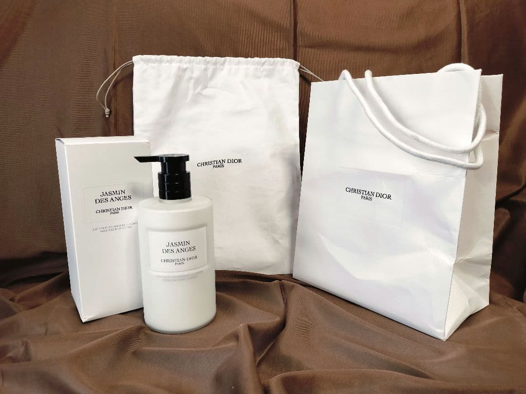 【新品】ディオール ハンド＆ボディローション•巾着袋付き　(更にオマケ付き）