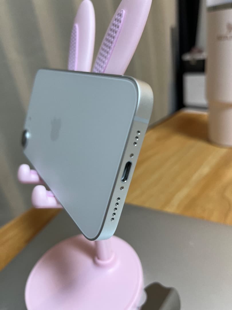 新品に近い 美品 iPhone 16e ホワイト 128GB バッテリー100%