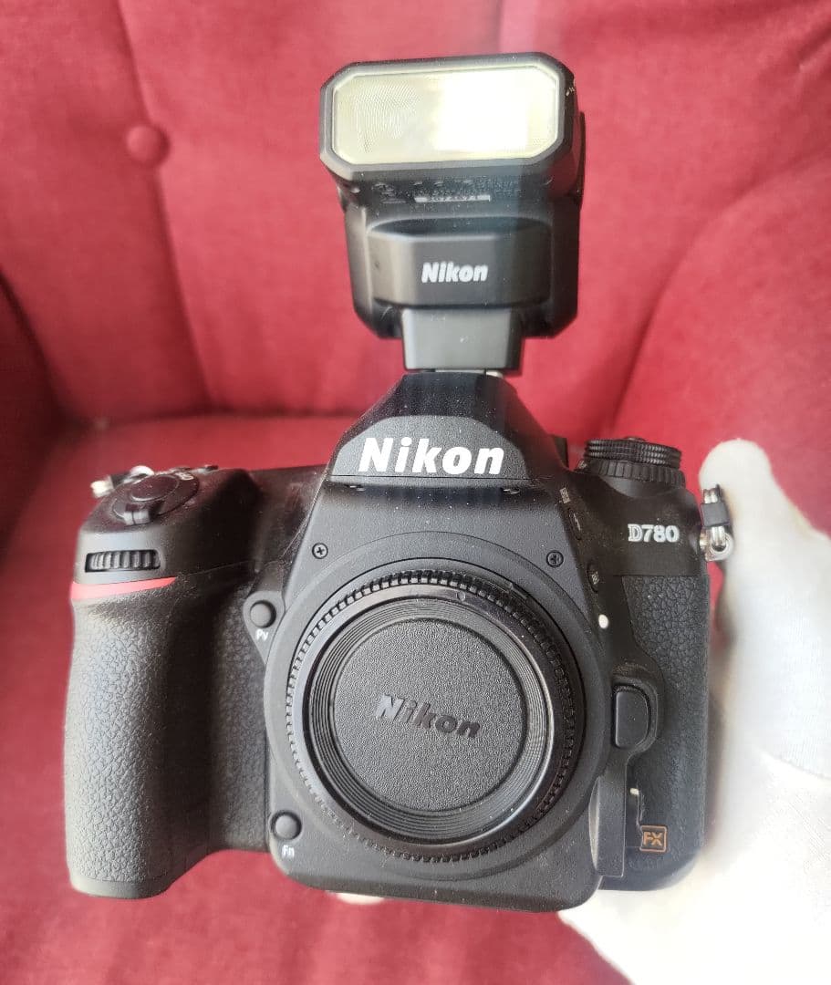 ニコン D780 ボディ デジタル一眼レフカメラ SB300付き(^o^)