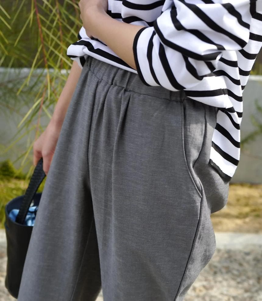 OUR／涼しくはけるテーパードパンツ ライトグレー