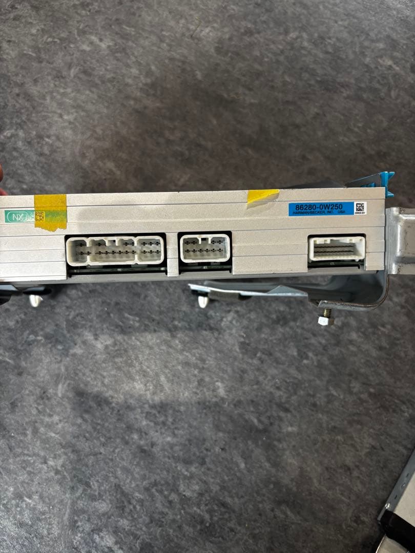 30セルシオ後期　純正　アンプ　マークレビンソン　ジャンク86280-0W250