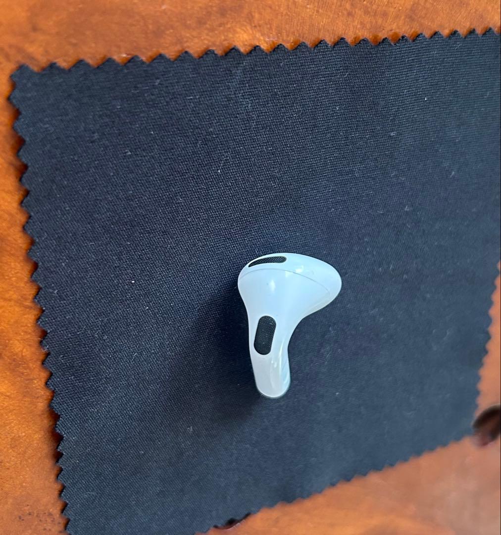 【保証期間内】AirPods4 右耳のみ　充電ケース付き