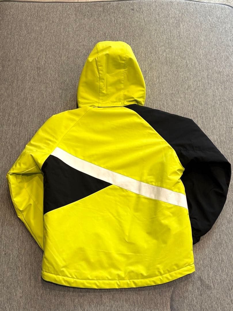 タグ付き未使用品⭐︎DESCENT⭐︎150 スキーウェア　ジャケットのみ　黄色　黒