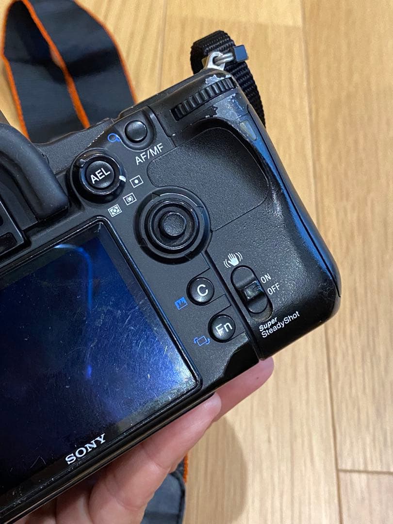SONY α700 デジタル一眼　動作品　50ミリ単焦点マクロ、望遠レンズ付き