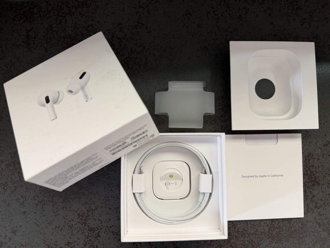 【美品】AirPods Pro 本体+付属品完備+ポケモン イーブイのケース付き