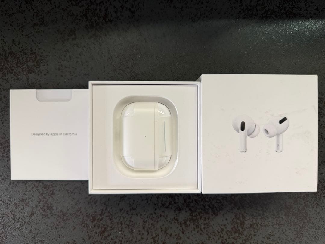 【美品】AirPods Pro 本体+付属品完備+ポケモン イーブイのケース付き